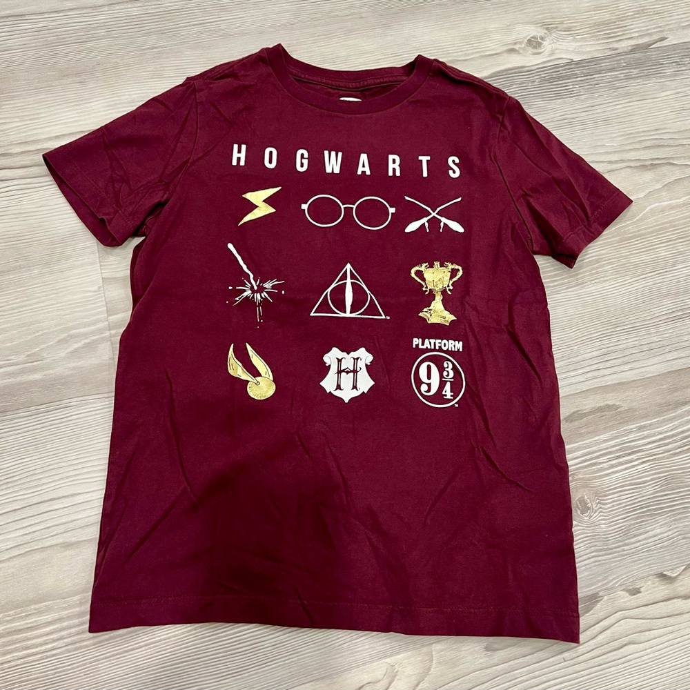 HARRY POTTER HOGWARTS Kids T-Shirt. Size Small. Old Navy. Pre-loved.